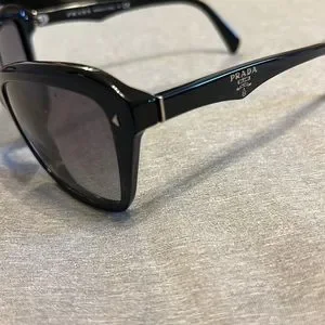 Prada Sunglasses 61018 1ab-3m1 130 2n black in excellent conditions Prada, Black sunglasses. ref.1003239 - Joli Closet main image 4